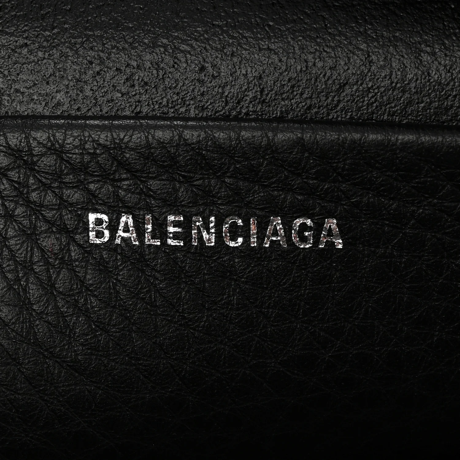Calfskin Logo S Everyday Camera Bag Gris Fossile - Image 6