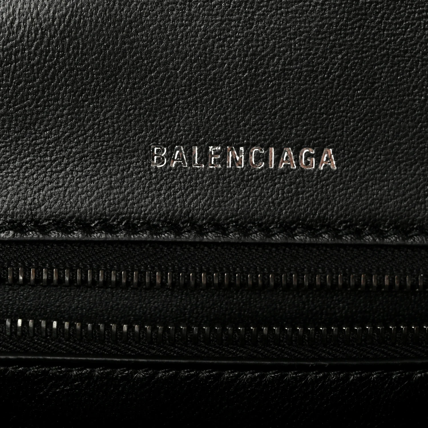Shiny Calfskin Monochrome Crocodile Embossed Medium Hourglass Top Handle Bag Black - Image 6