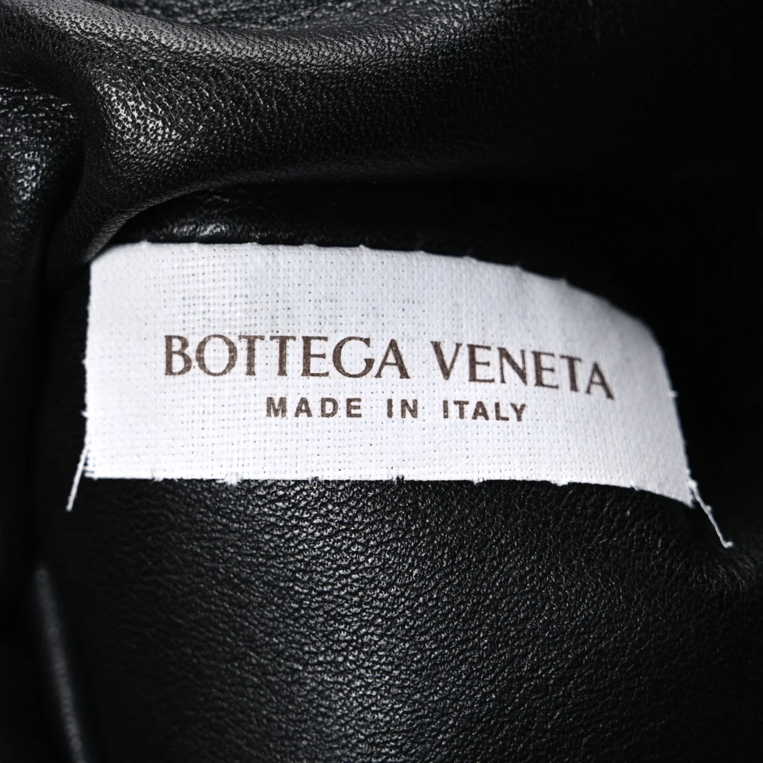 Butter Calfskin The Mini Pouch Black - Image 7