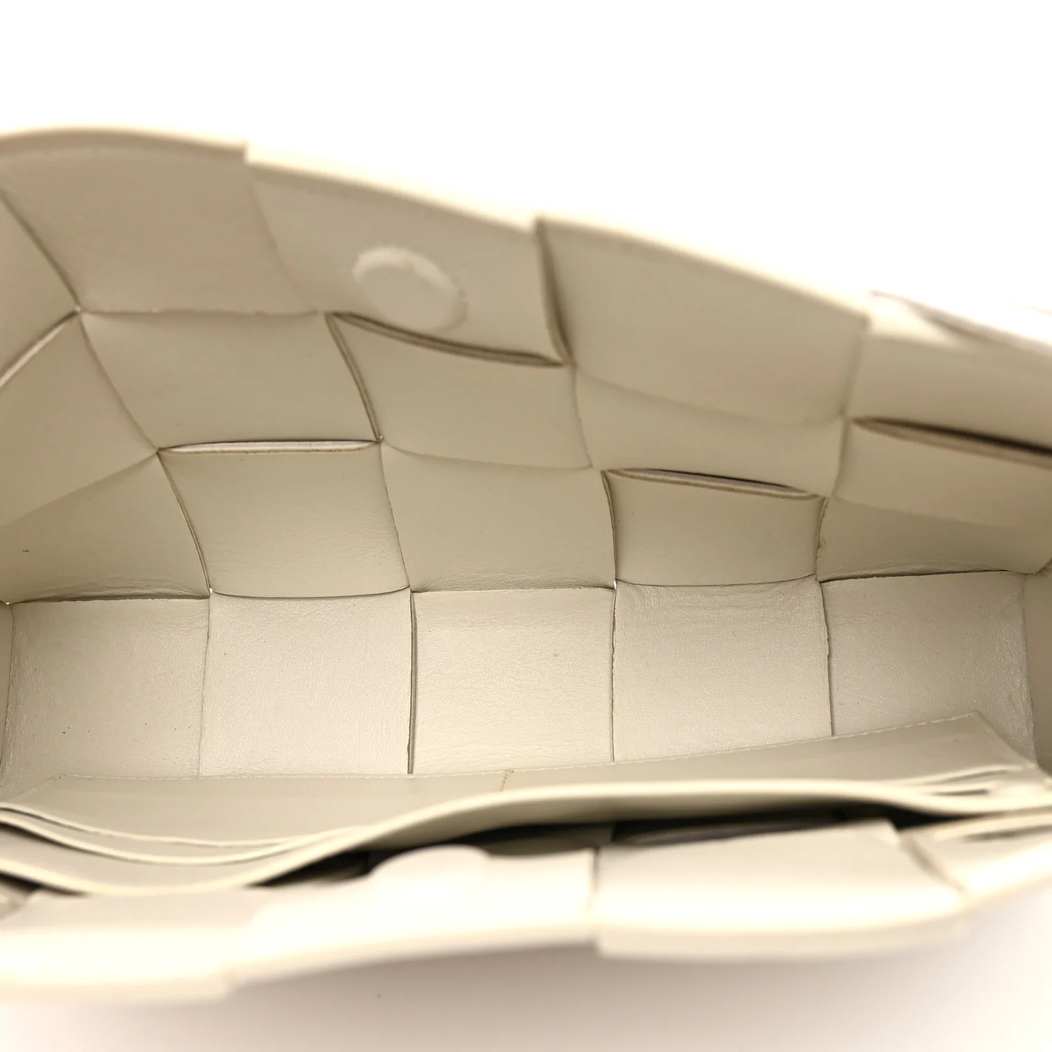 Calfskin Maxi Intrecciato Cassette Pouch On Strap Chalk - Image 5