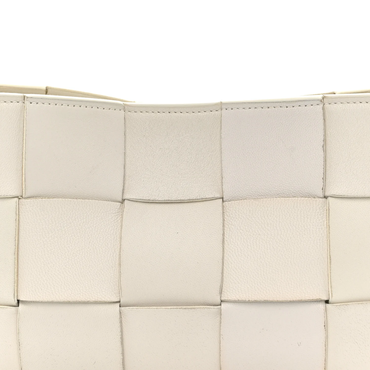 Calfskin Maxi Intrecciato Cassette Pouch On Strap Chalk - Image 8
