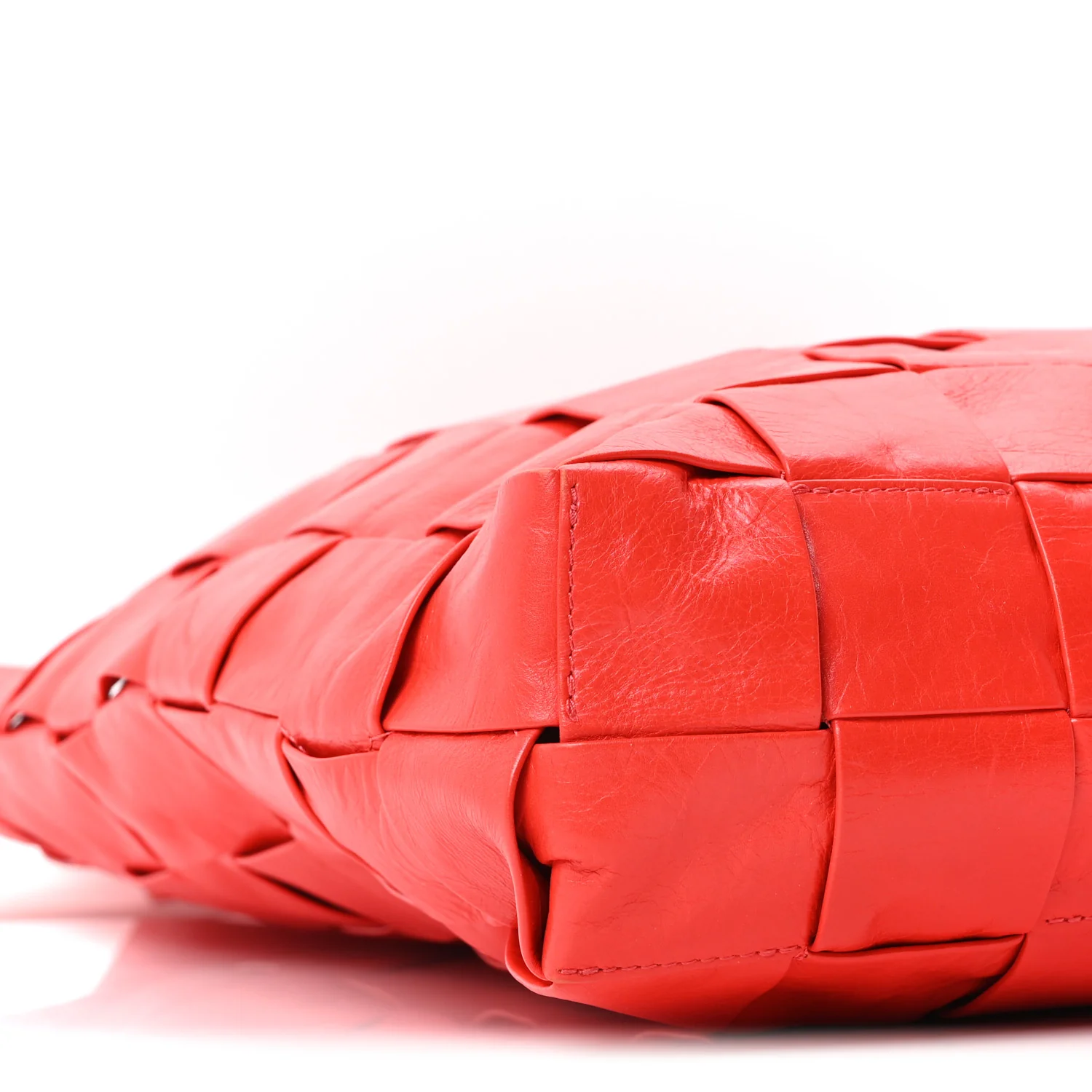 Calfskin Maxi Intrecciato Cassette Tote Tomato - Image 10