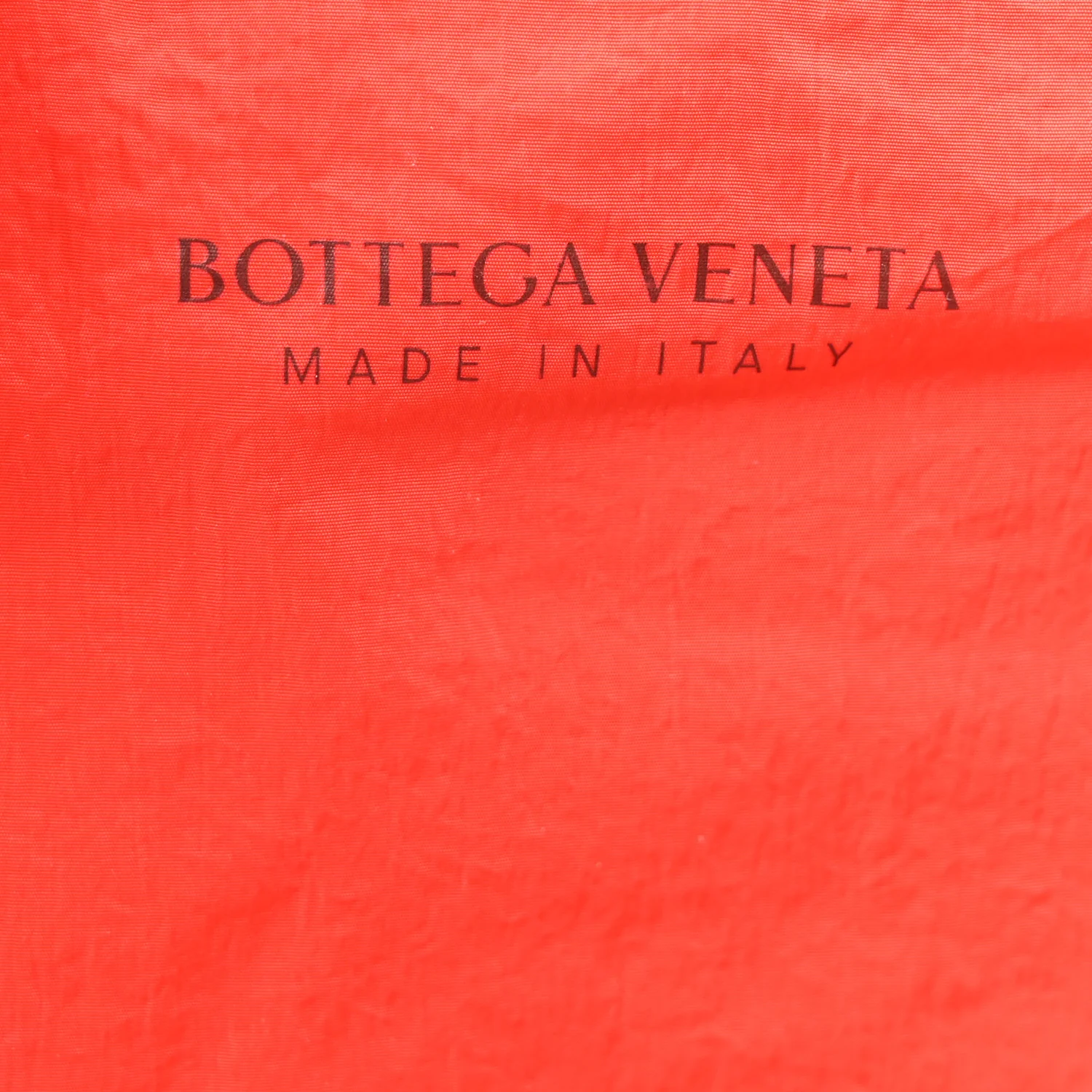 Calfskin Maxi Intrecciato Cassette Tote Tomato - Image 7