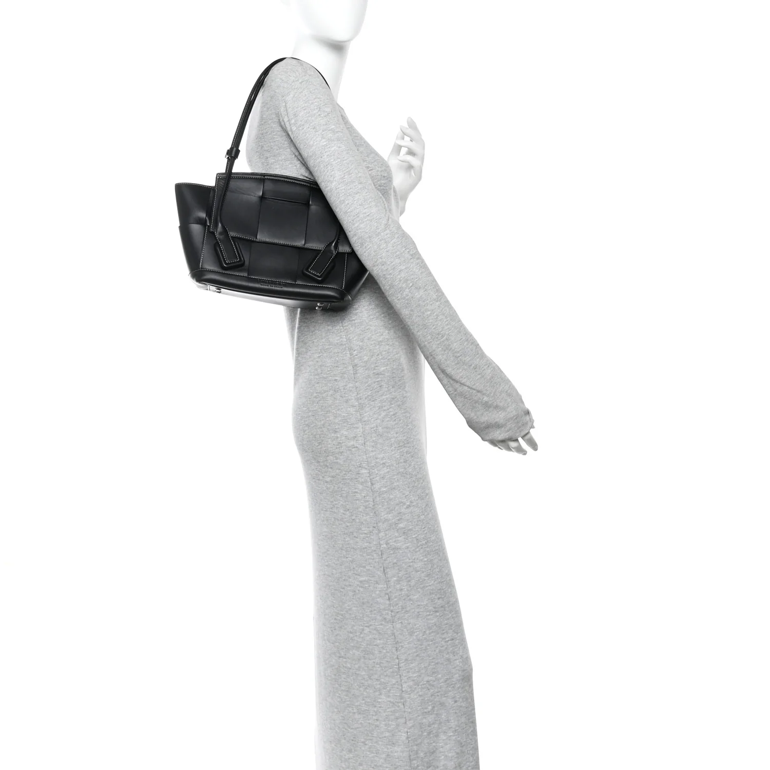 French Calfskin Maxi Intrecciato Arco 33 Black - Image 2