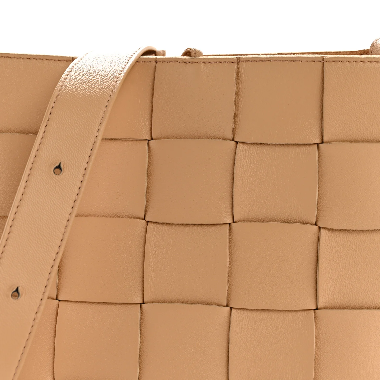 Lambskin Maxi Intrecciato Cassette Messenger Almond - Image 8