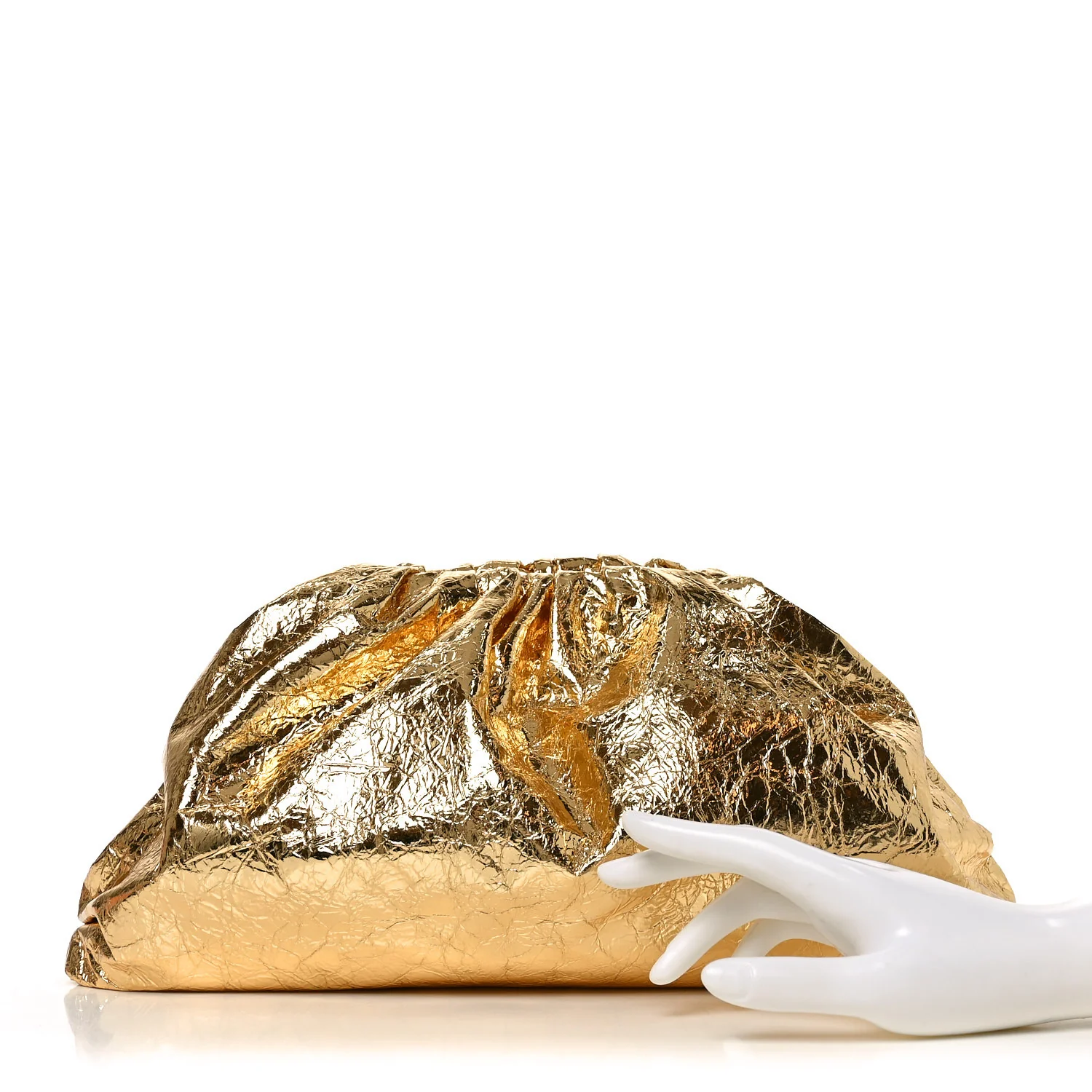 Metallic Crinkled Lambskin The Pouch Oversized Clutch Oro - Image 2