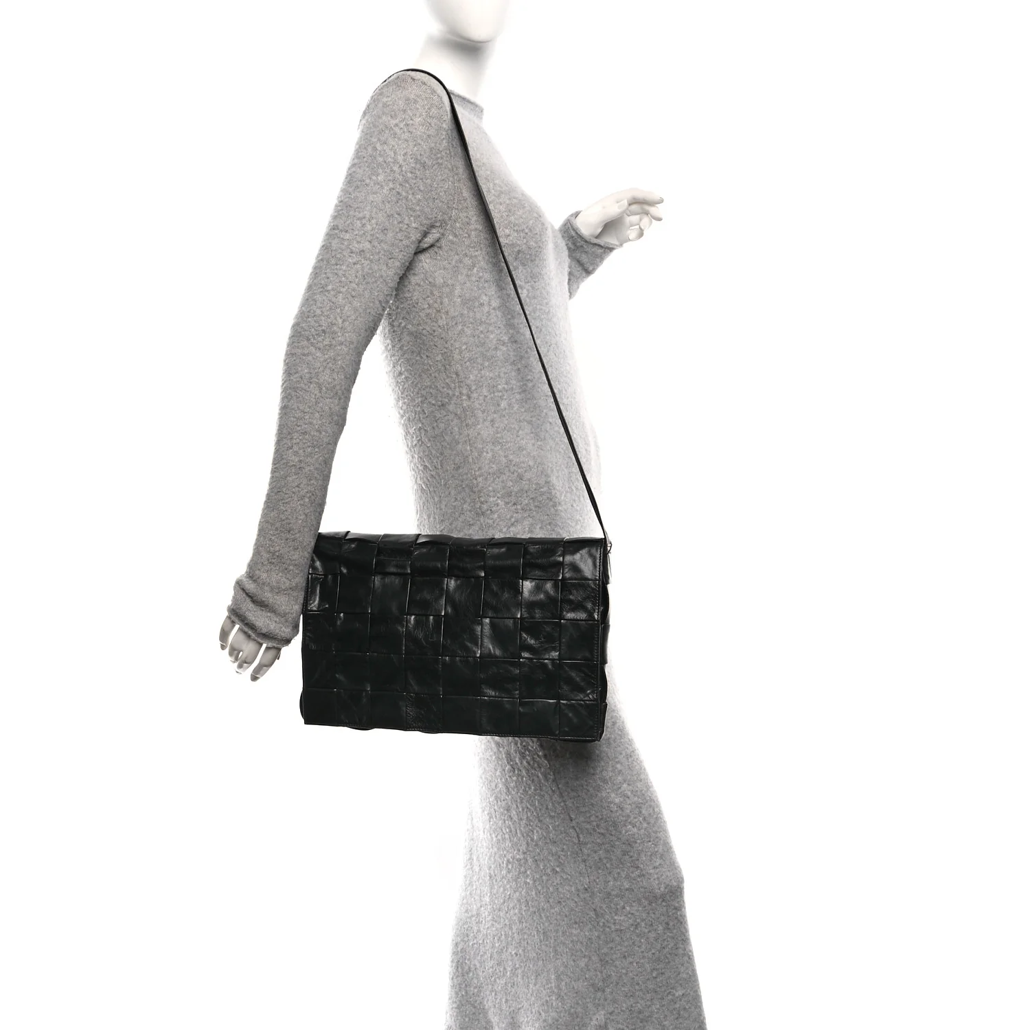 Paper Calfskin Maxi Intreccio Large Cassette Crossbody Bag Black - Image 2