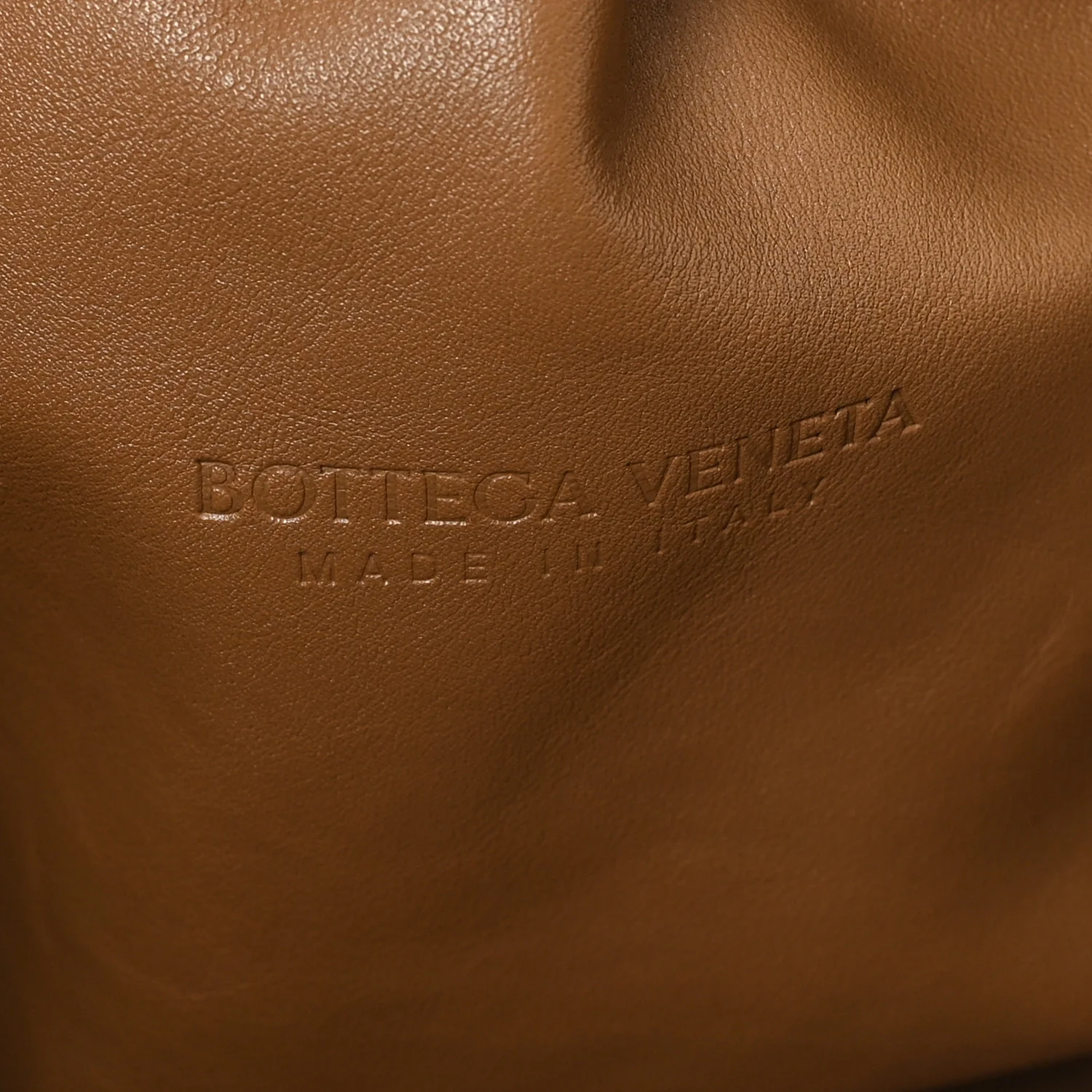 Smooth Butter Calf The Pouch Oversized Clutch Cammello - Image 6