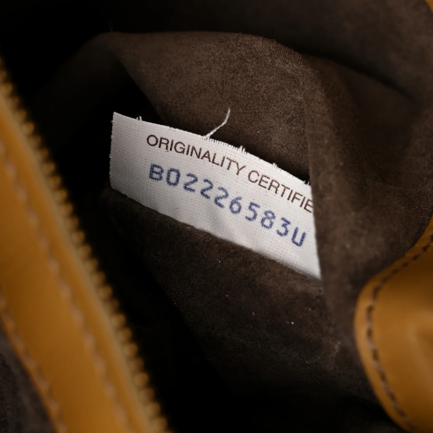 Waxy Nappa Tote Bronze - Image 7