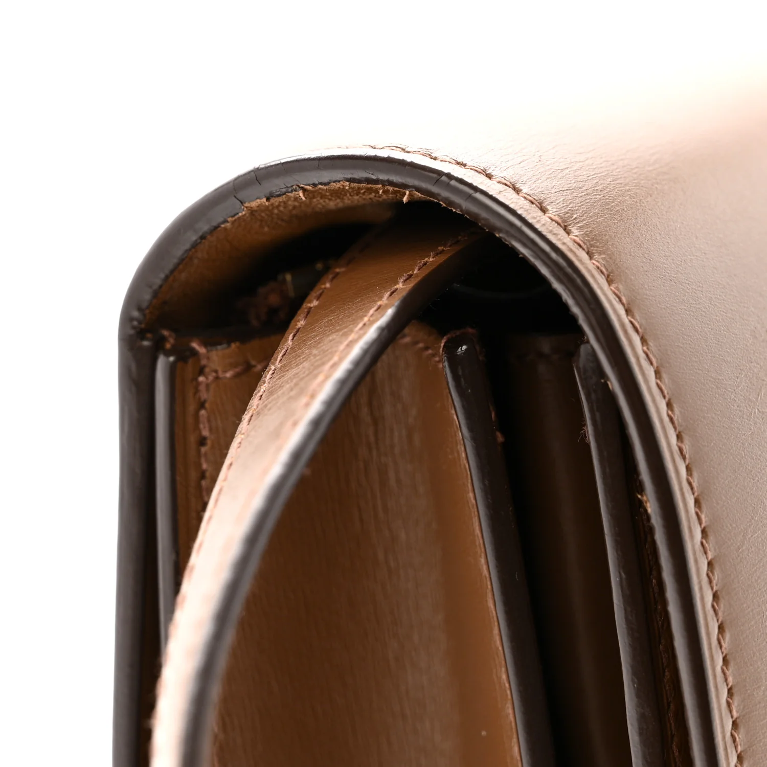 Box Calfskin Medium Classic Box Flap Bag Camel - Image 15