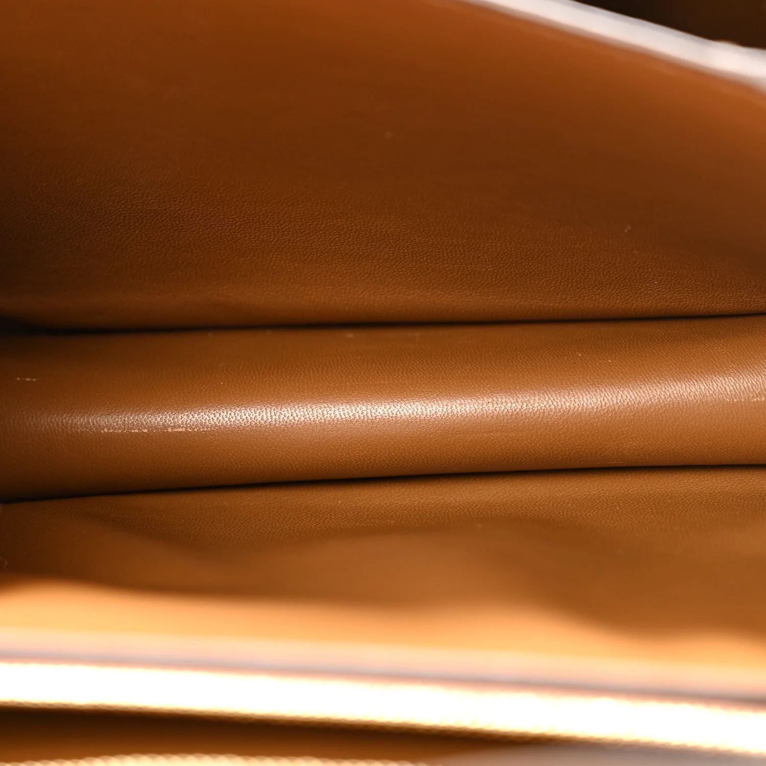 Box Calfskin Medium Classic Box Flap Bag Camel - Image 5