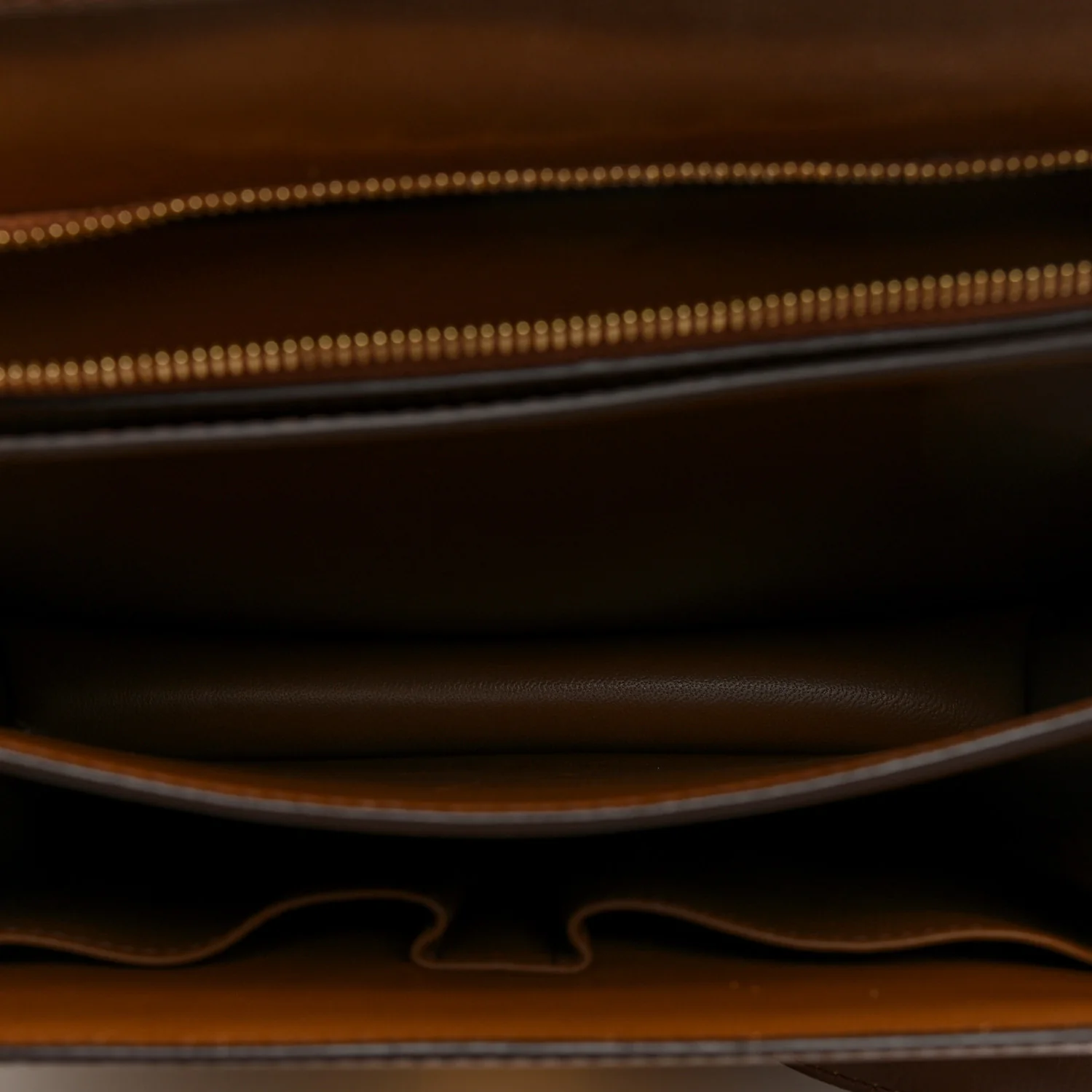 Box Calfskin Medium Classic Box Flap Bag Camel - Image 5