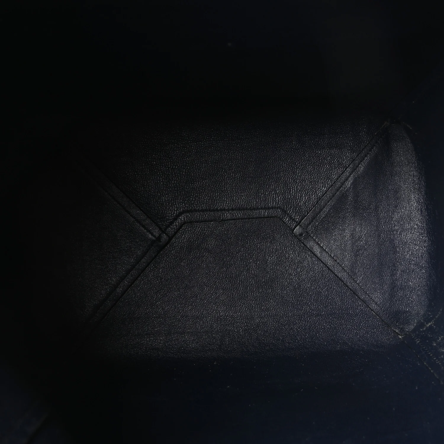 Crocodile Embossed Nubuck Small Belt Cabas Phantom Navy Blue - Image 5