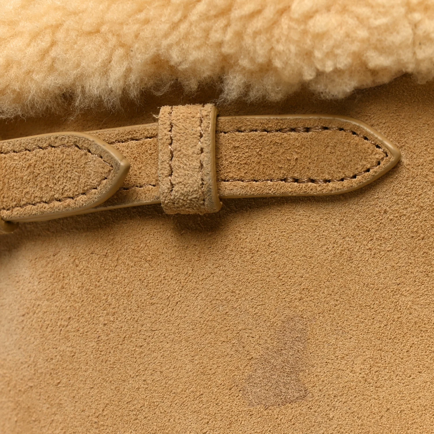 Suede Shearling Triomphe Medium Cabas Anais Natural - Image 23