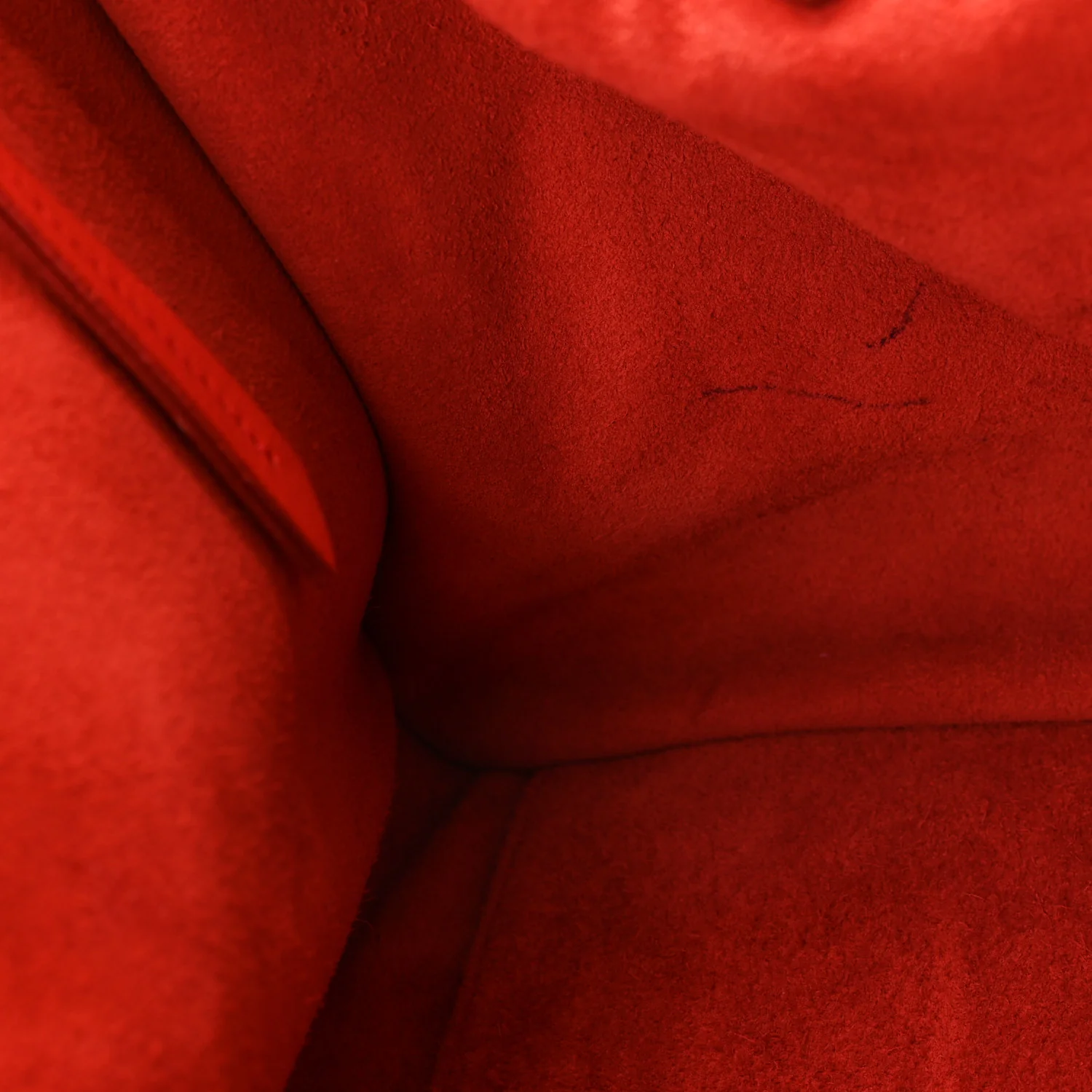 Supple Calfskin Medium Phantom Luggage Vermillion - Image 10
