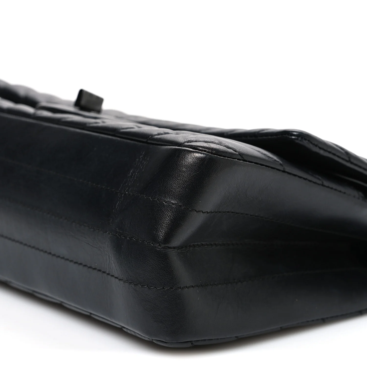 Aged Calfskin Chevron Quilted 2.55 Reissue 225 Flap So Black - Image 10