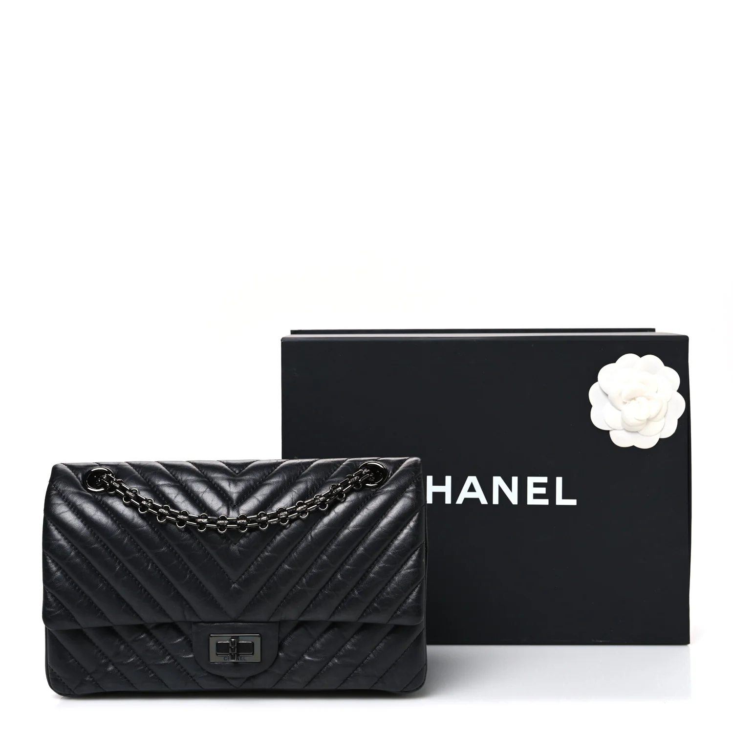 Aged Calfskin Chevron Quilted 2.55 Reissue 225 Flap So Black - Image 11