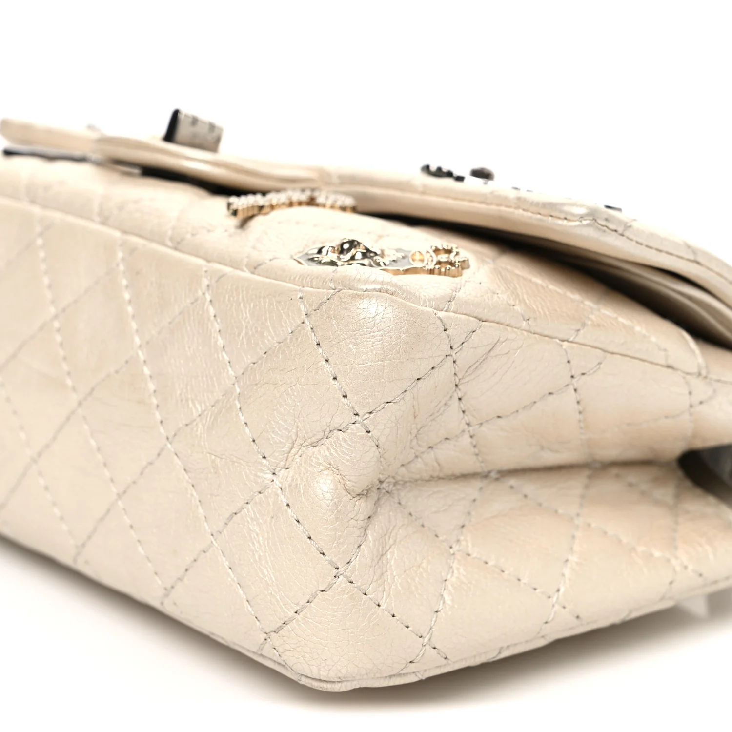 Aged Calfskin Lucky Charms 2.55 Reissue 225 Flap Ivory - Image 10