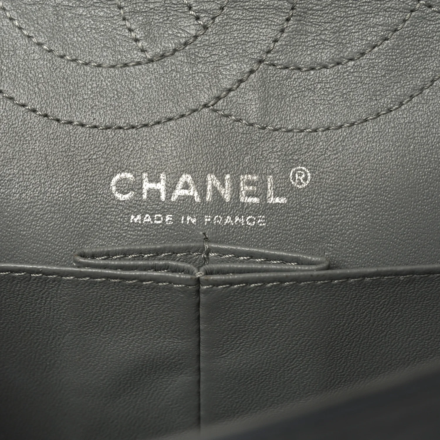 Caviar Iridescent Calfskin 2.55 Reissue 226 Flap Brown Grey - Image 6