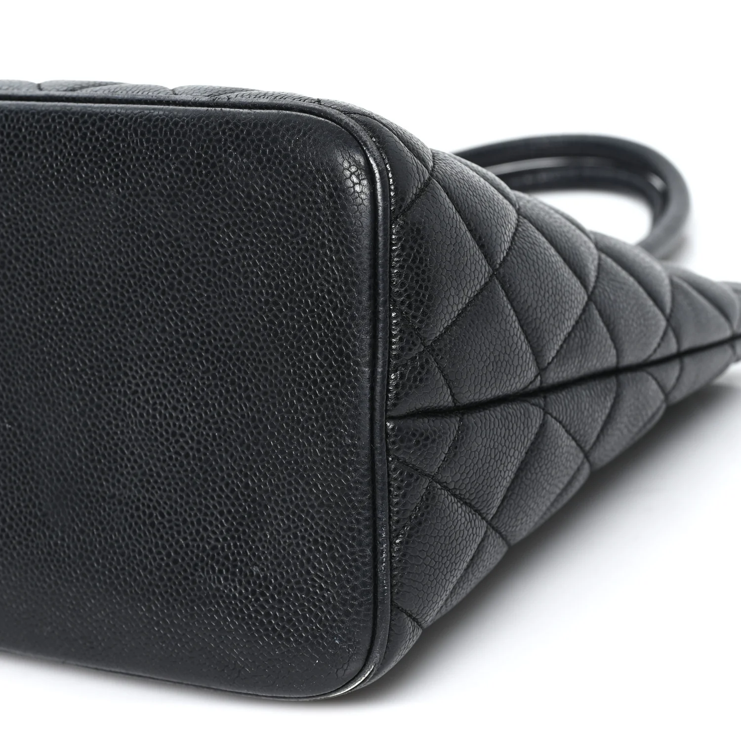 Caviar Quilted Medallion Tote Black - Image 10