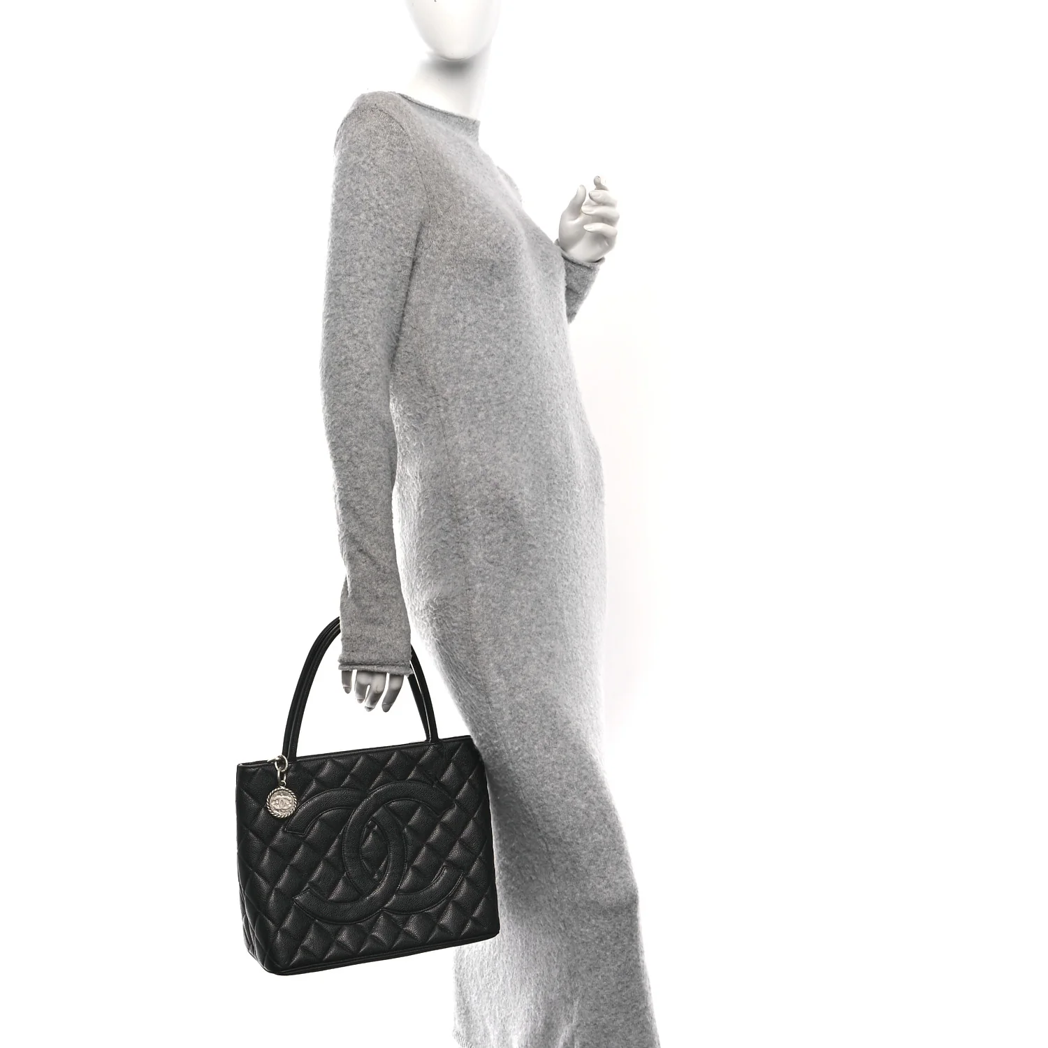 Caviar Quilted Medallion Tote Black - Image 2