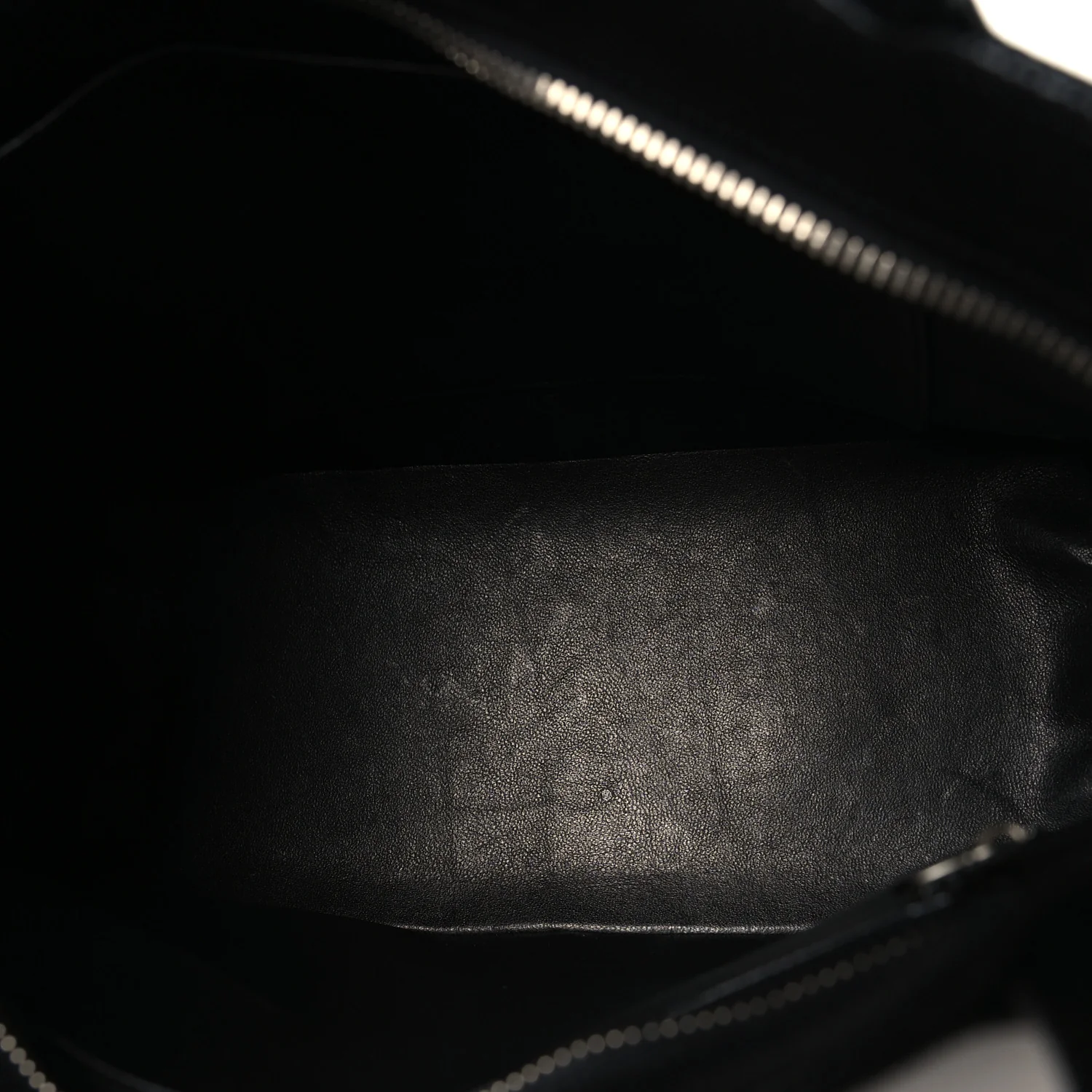 Caviar Quilted Medallion Tote Black - Image 4