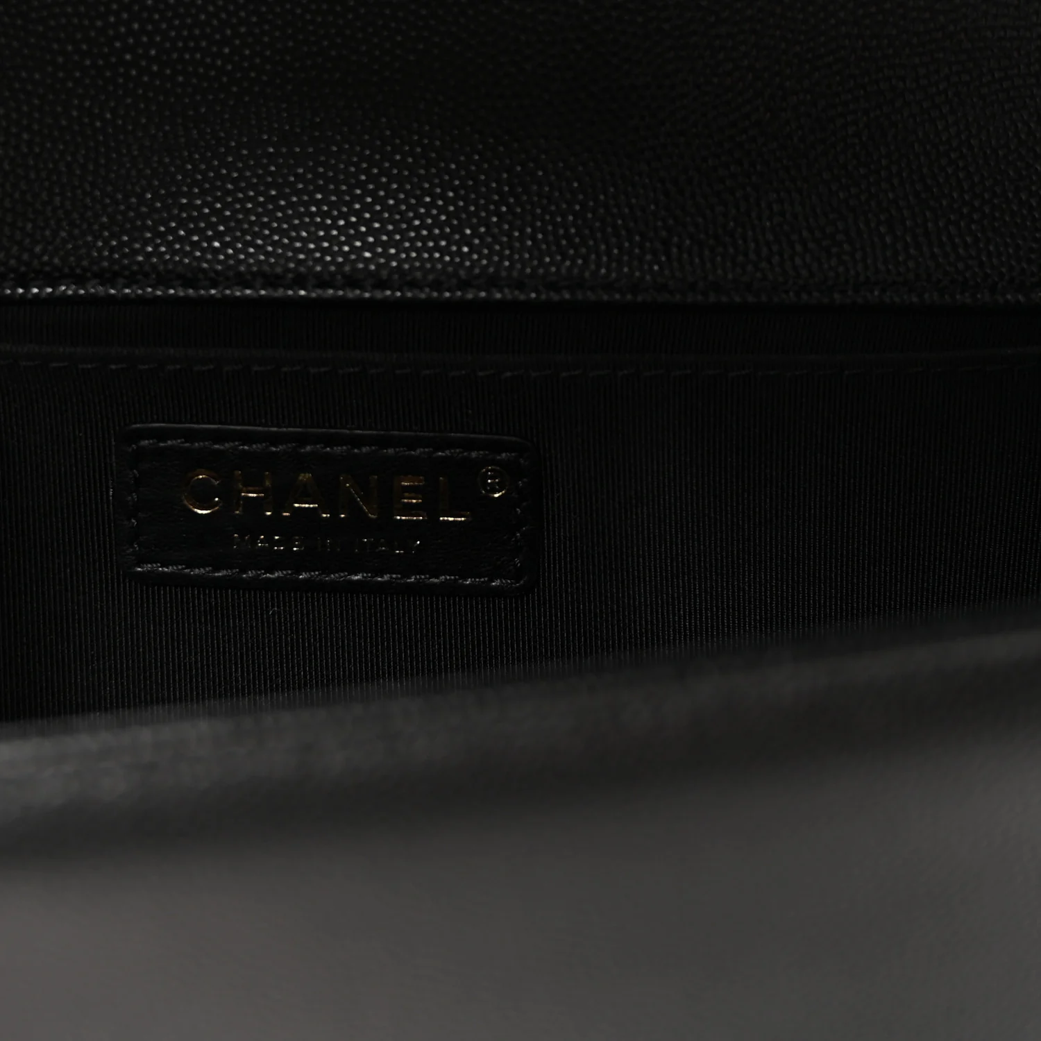 Caviar Quilted Medium Boy Flap Black - Image 6