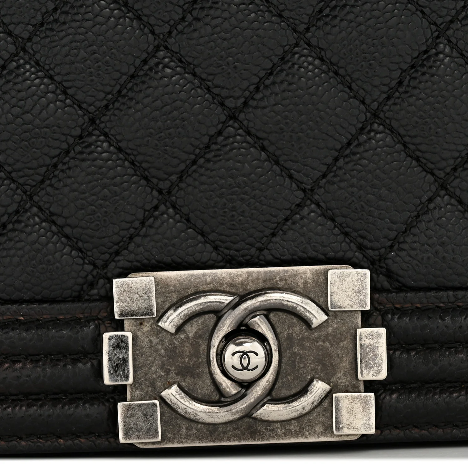 Caviar Quilted Medium Boy Flap Black - Image 13
