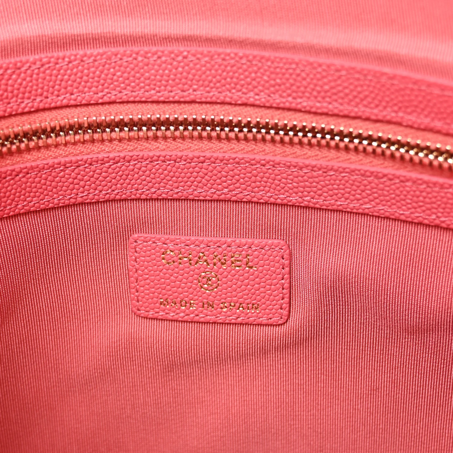 Caviar Quilted Medium Vintage Mademoiselle Cosmetic Case Pink - Image 6