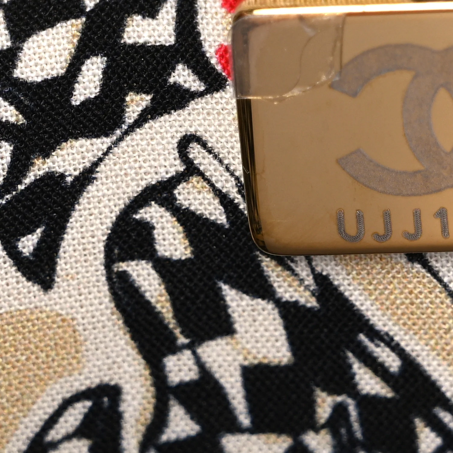 Caviar Quilted Striated CC Wallet On Chain WOC Black - Image 7
