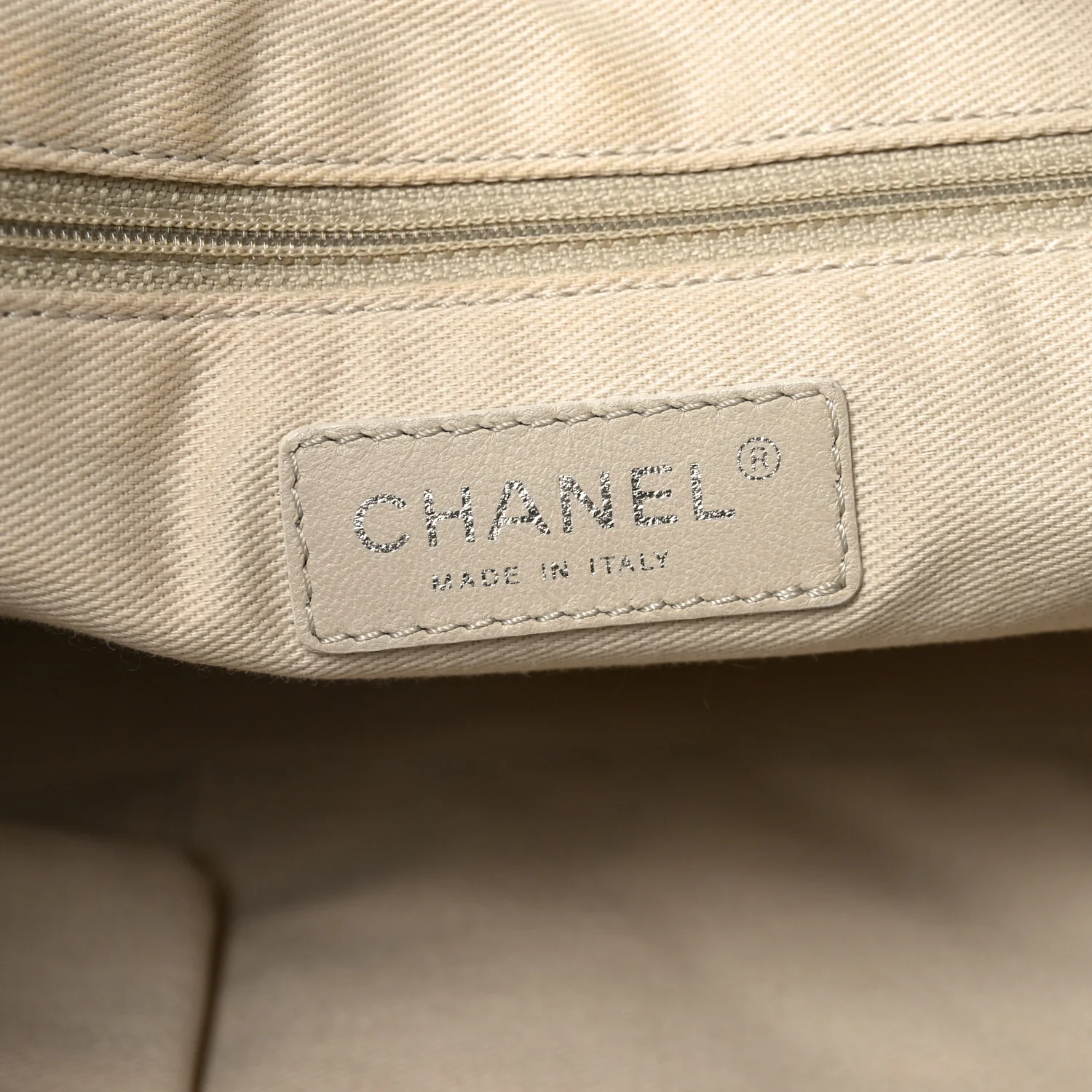 Caviar Stitched CC Pocket Tote White - Image 6