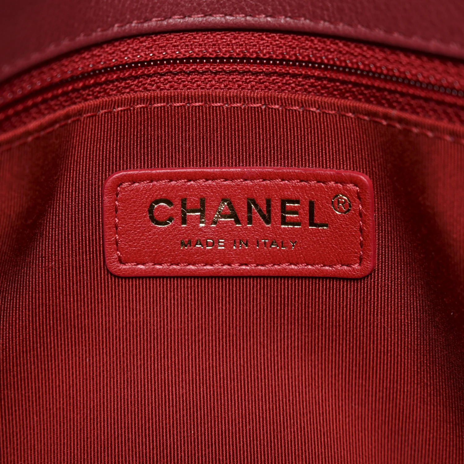 Grained Calfskin Stitched Chevron Medium Chic Top Handle Flap Red - Image 6