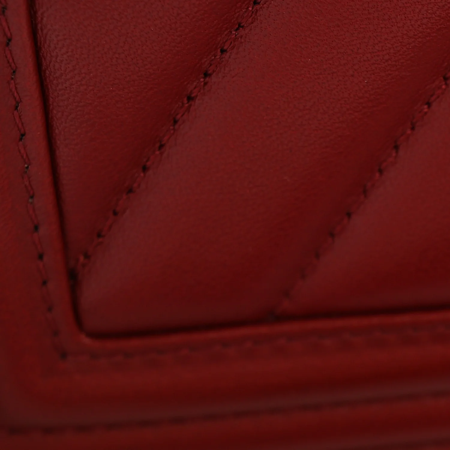 Lambskin Chevron Quilted Medium Boy Flap Red - Image 11