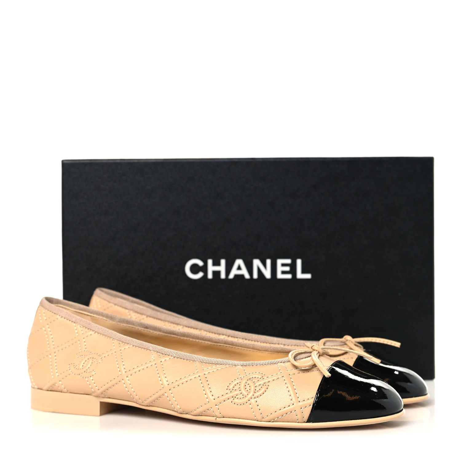 Lambskin Patent Double Stitched CC Cap Toe Ballerina Flats 39.5 Beige Black - Image 10