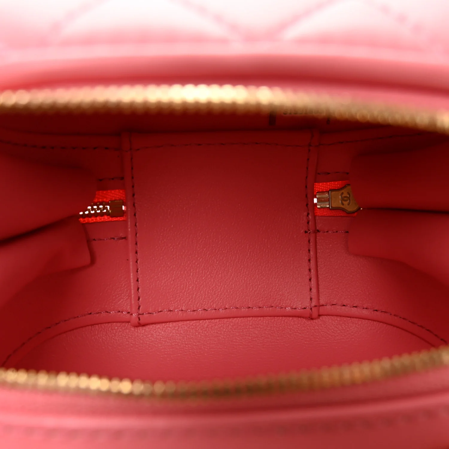 Lambskin Quilted CC Bubble Vanity Case With Chain Pink - Image 5