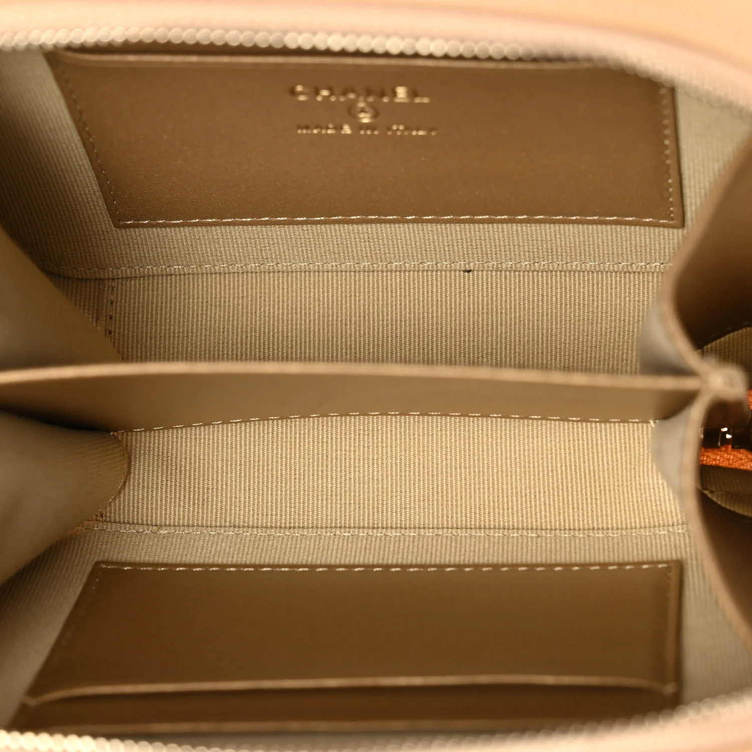 Lambskin Quilted CC Pearl Crush Camera Case Beige - Image 5