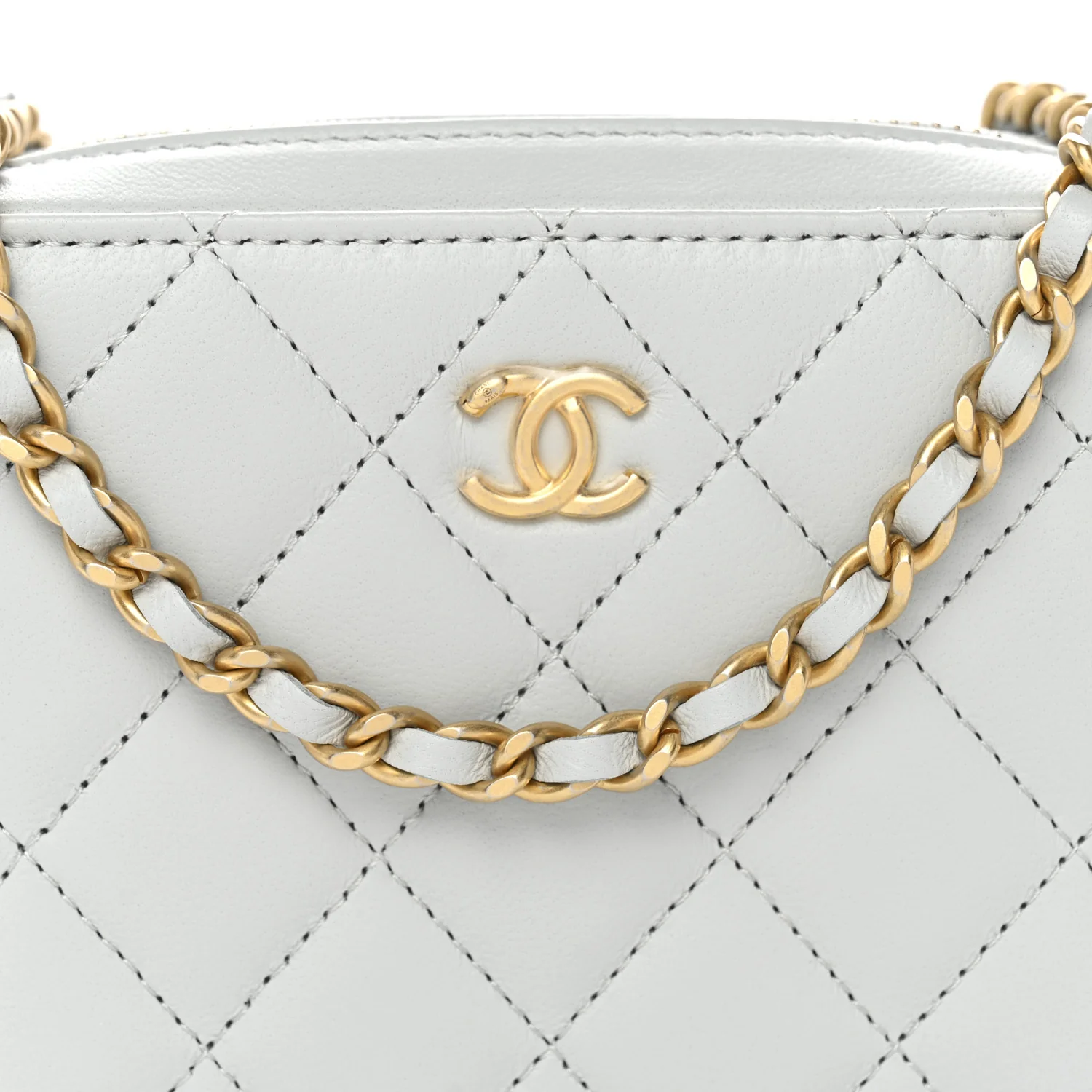 Lambskin Quilted CC Pearl Crush Camera Case Grey - Image 8