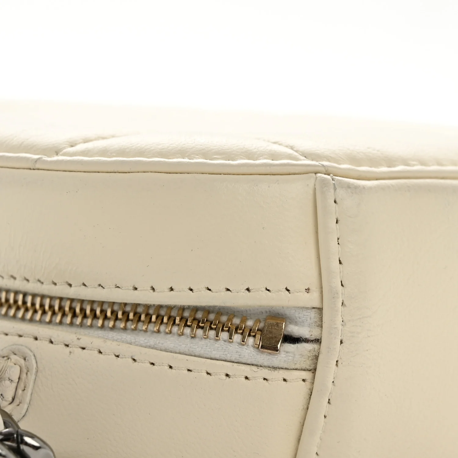 Lambskin Quilted Chanel 19 Round Clutch With Chain White - Image 14