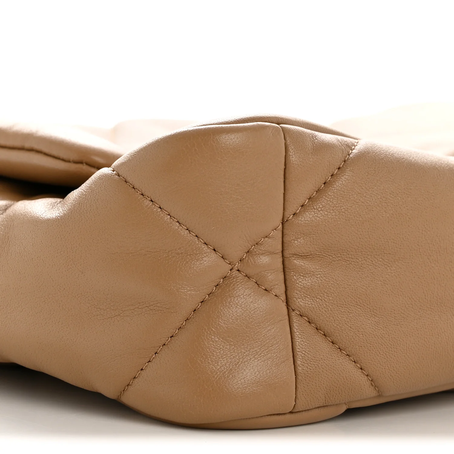Lambskin Quilted Medium Chanel 19 Flap Beige - Image 9