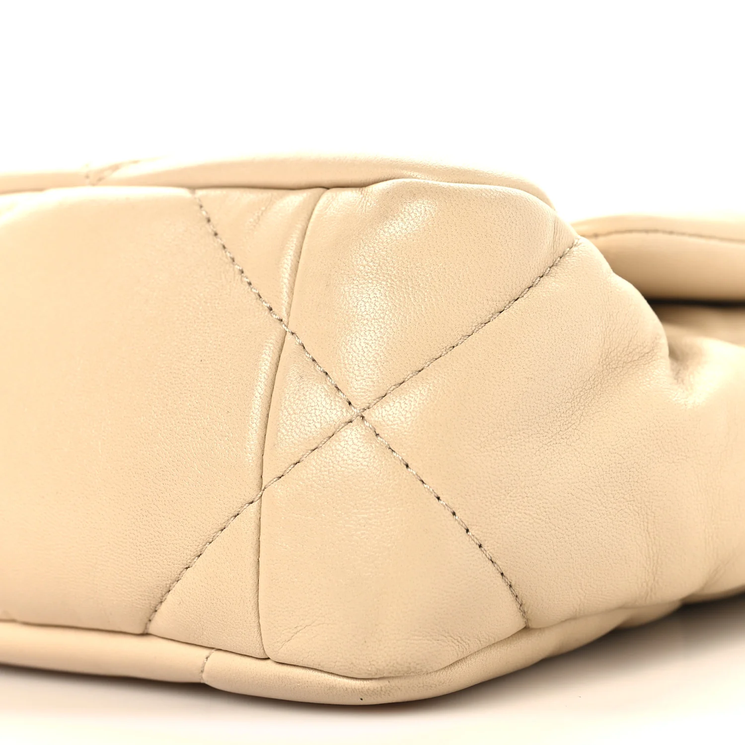 Lambskin Quilted Medium Chanel 19 Flap Beige - Image 10