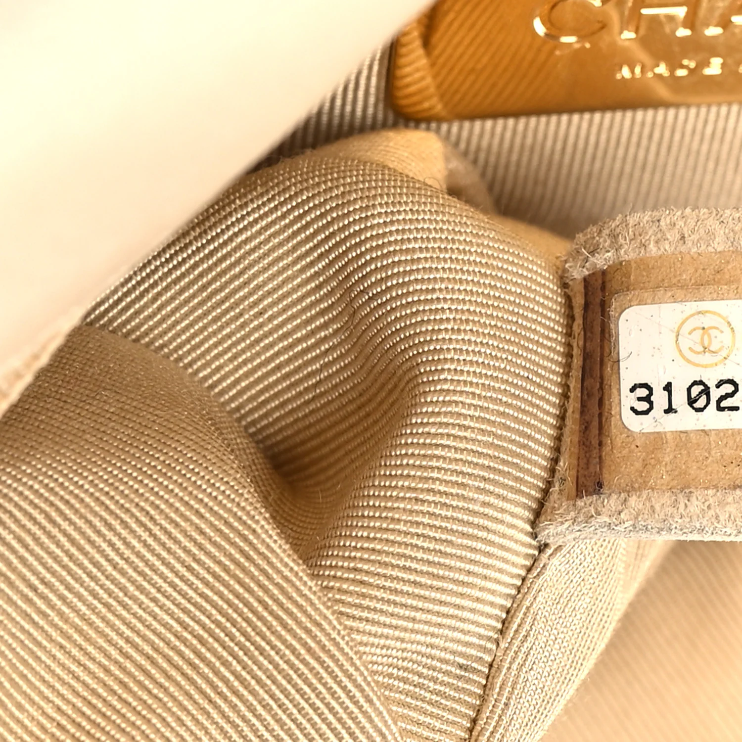 Lambskin Quilted Medium Chanel 19 Flap Beige - Image 7