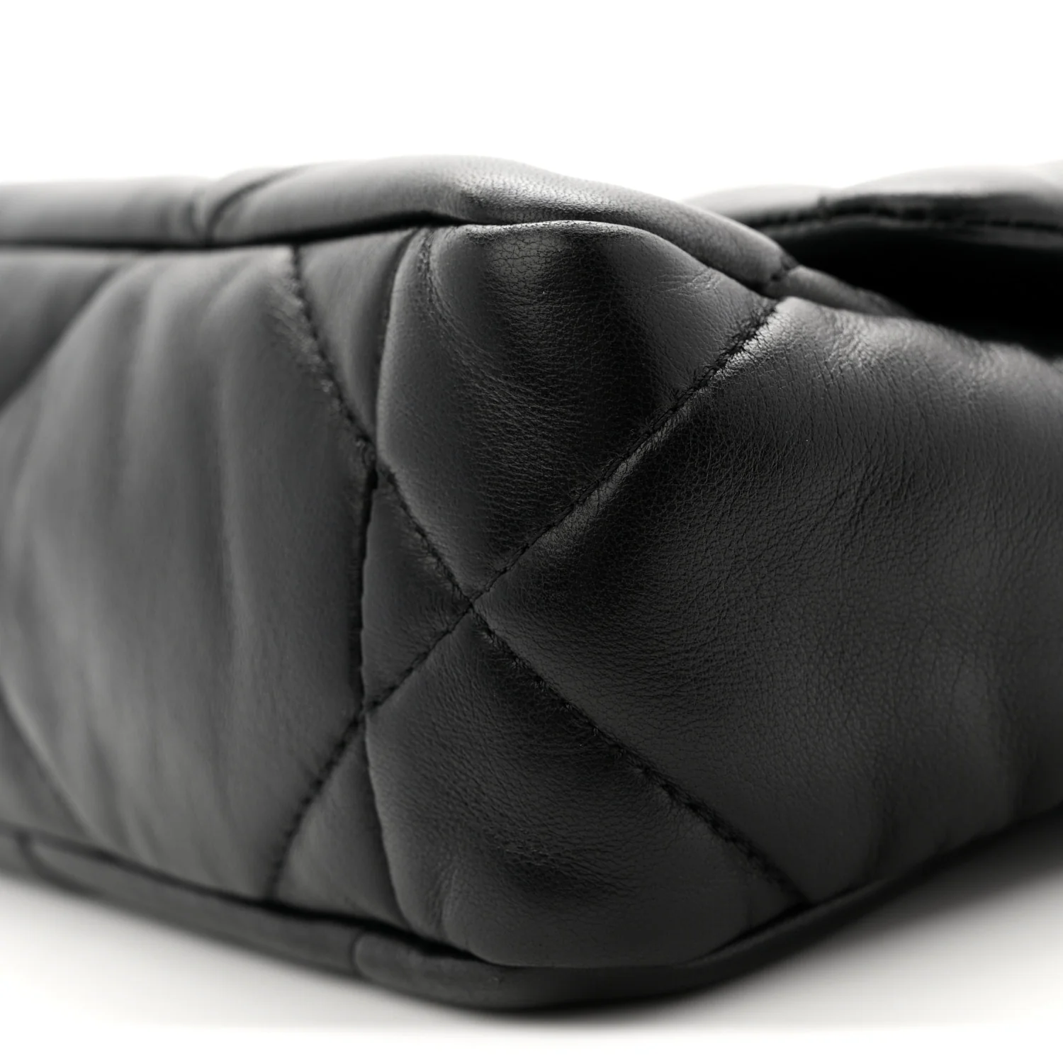 Lambskin Quilted Medium Chanel 19 Flap Black - Image 10