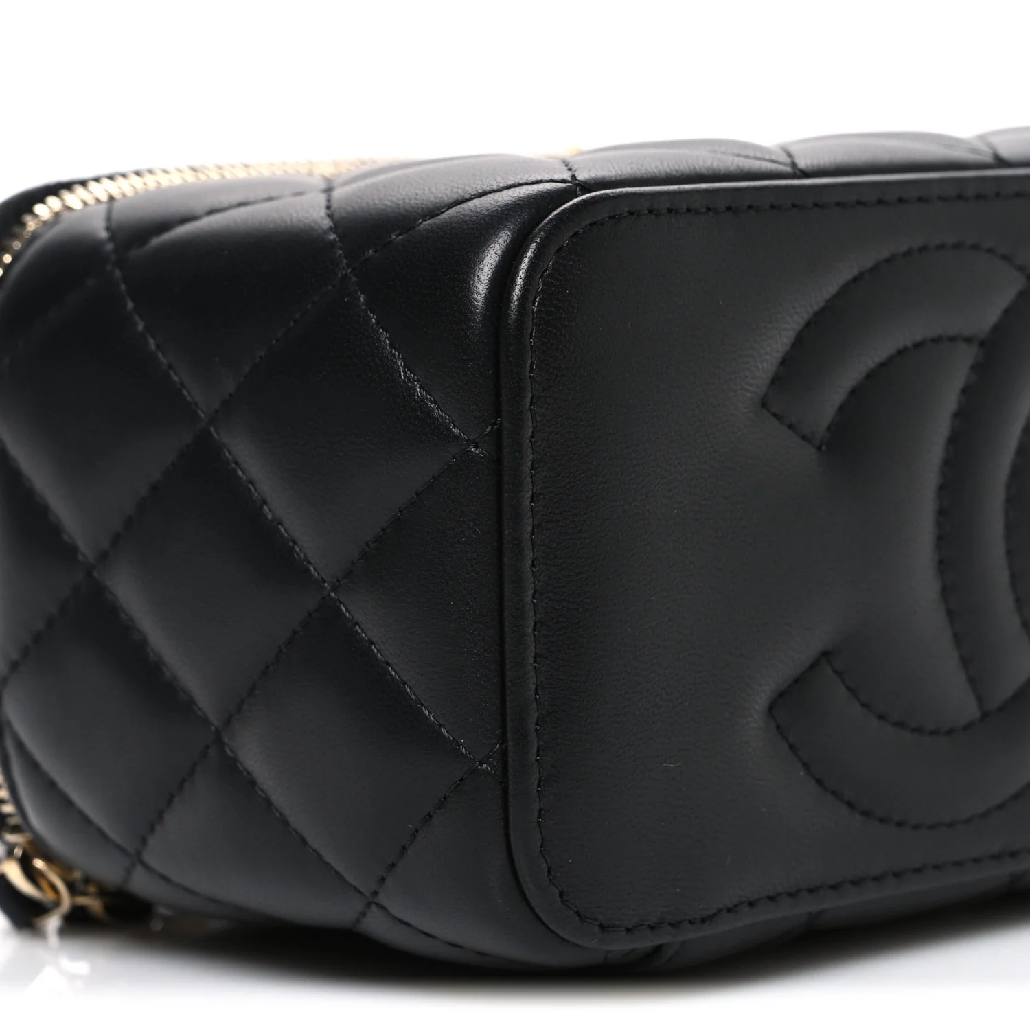 Lambskin Quilted Pearl Crush Small Vanity Case With Chain Black - Image 9