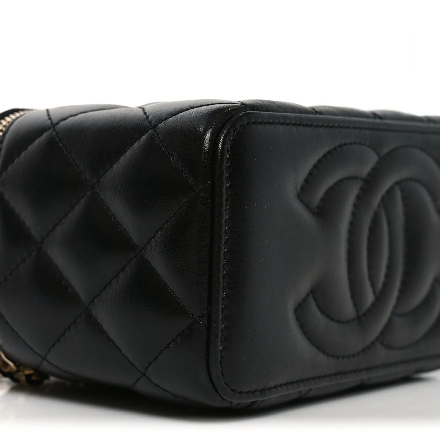 Lambskin Quilted Pearl Crush Small Vanity Case With Chain Black - Image 8
