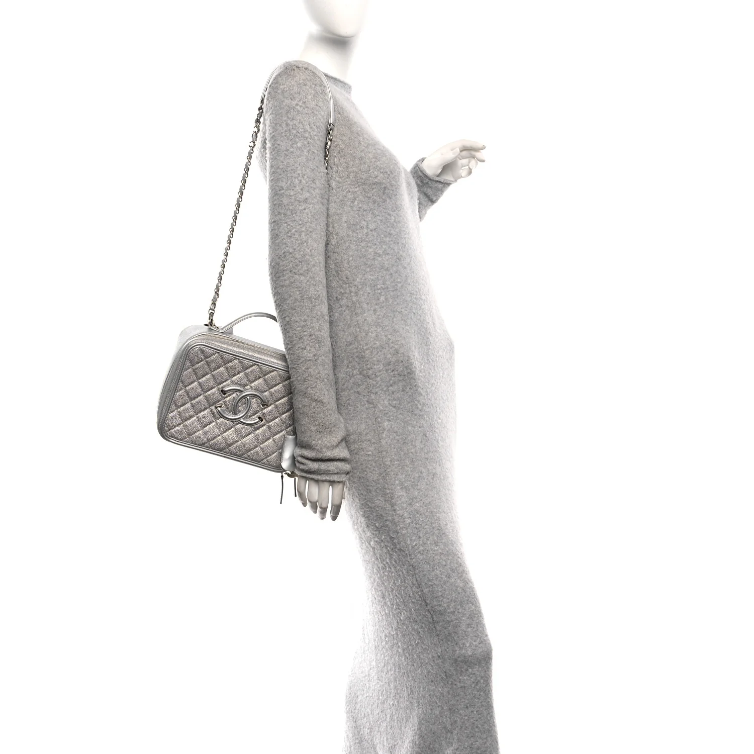 Metallic Caviar Quilted Large CC Filigree Vanity Case Silver - Image 2