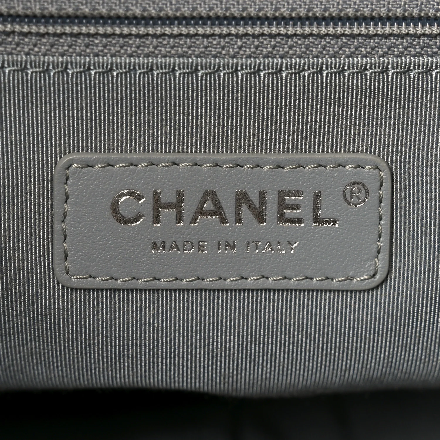 Metallic Crumpled Calfskin Chain 20s Signe Tote Silver - Image 6