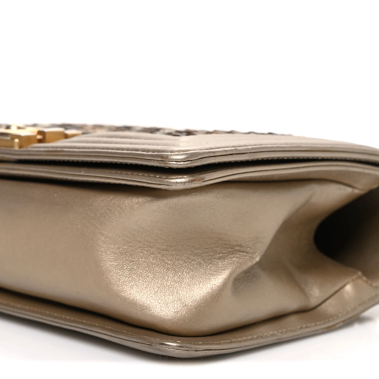 Metallic Lambskin Medium Scaled Boy Flap Gold - Image 10