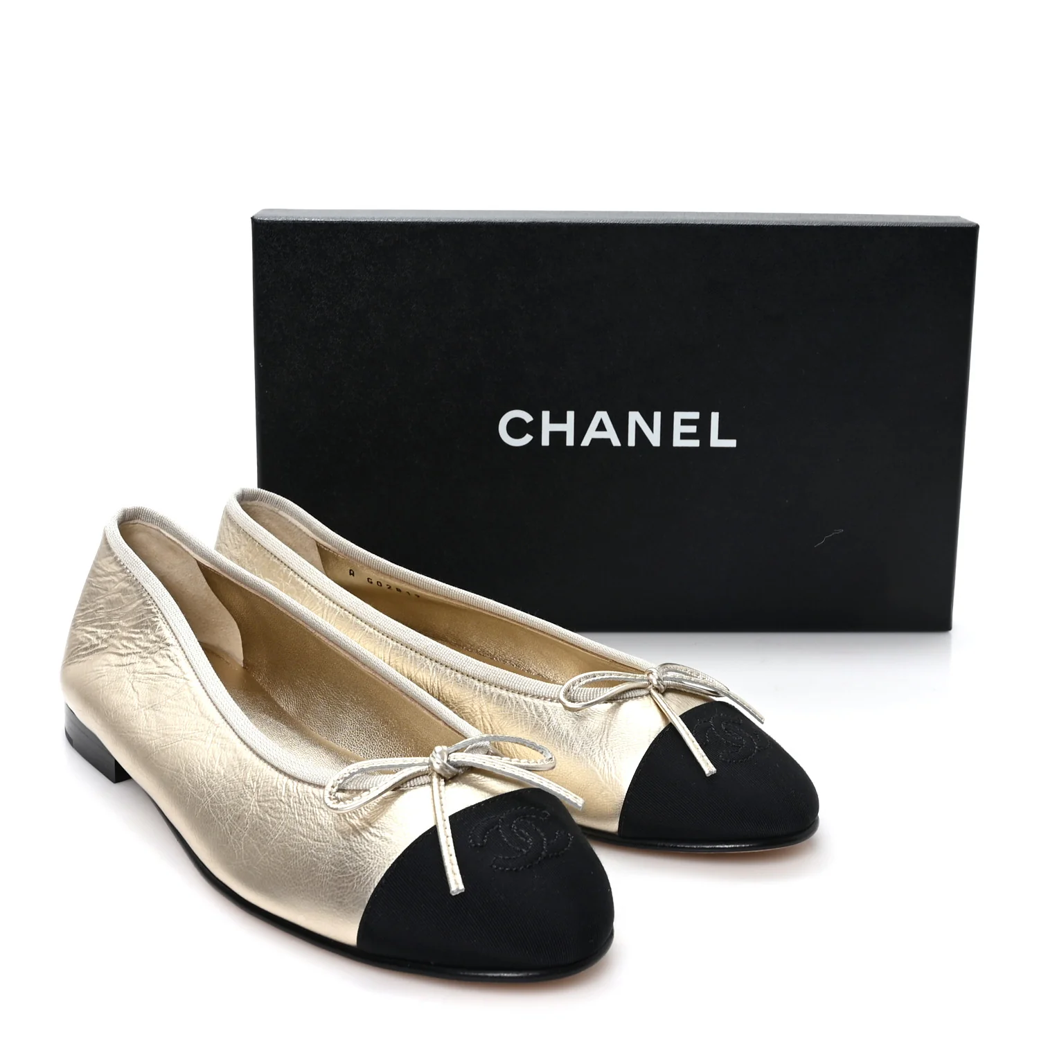Metallic Laminated Lambskin Grosgrain CC Cap Toe Ballerina Flats 39 Light Gold Black - Image 10