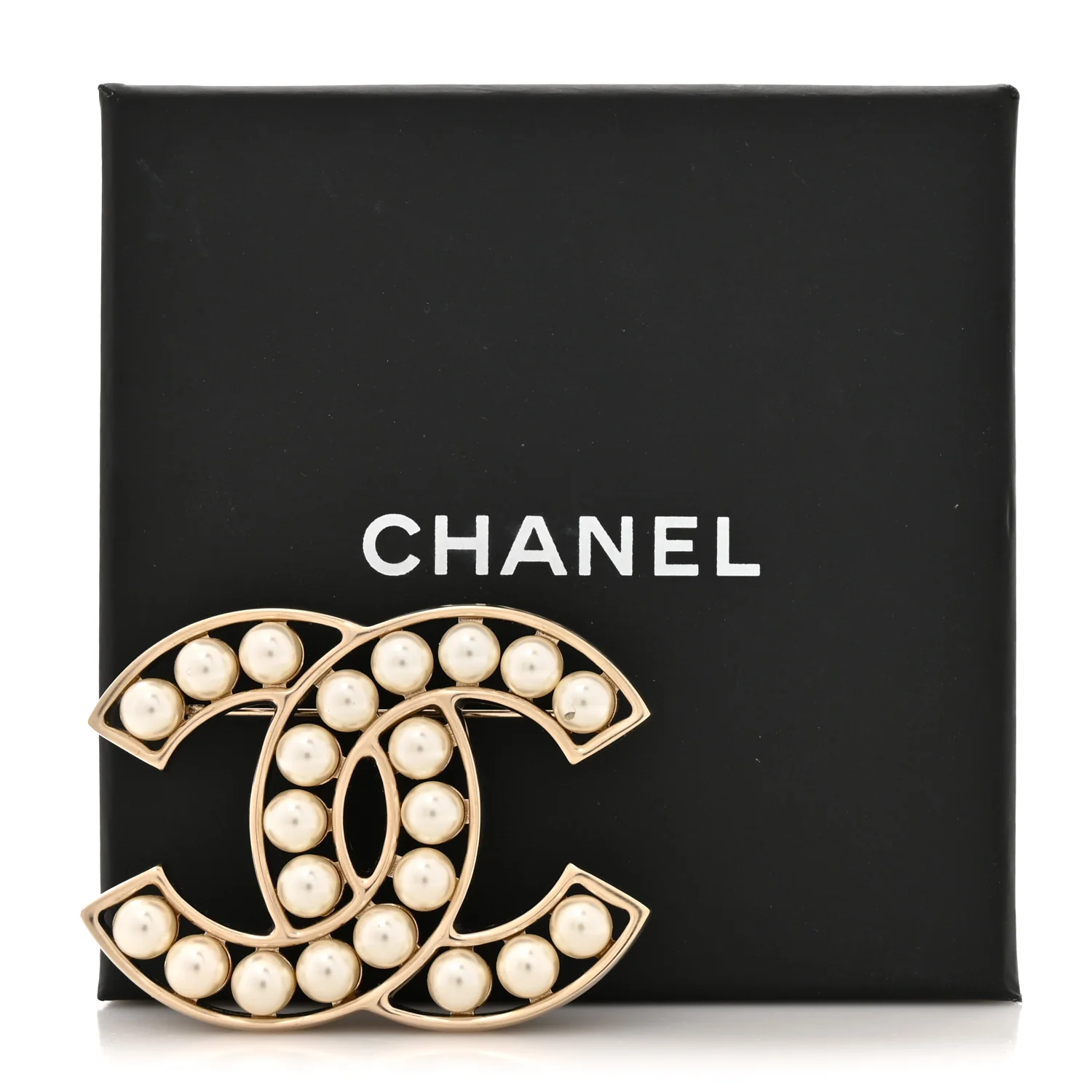 Pearl CC Brooch Light Gold - Image 4