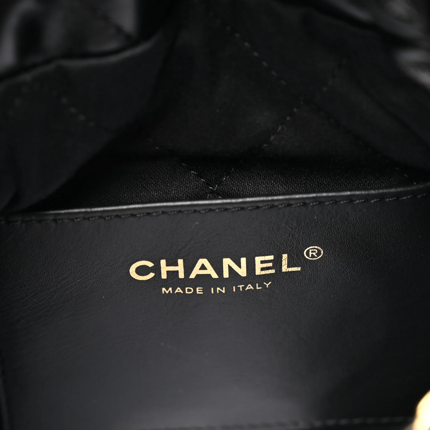 Shiny Calfskin Quilted Pearl CC Chain Mini Chanel 22 Black - Image 6
